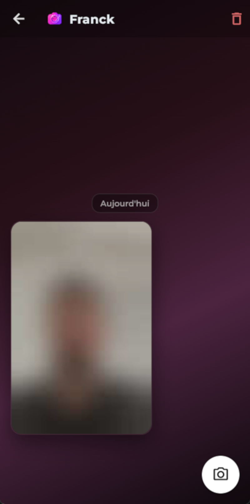 Capture d'écran Amoris Secret : photo floutée dans une conversation